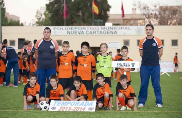 Saque de honor de la alcaldesa en el nuevo campo de césped artificial de Nueva Cartagena - 1, Foto 1