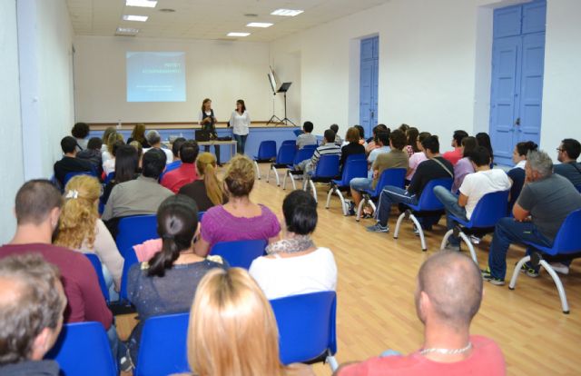 Decenas de parejas se preparan para el parto en una Escuela de Madres y Padres - 1, Foto 1