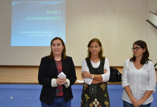 Decenas de parejas se preparan para el parto en una Escuela de Madres y Padres - 2, Foto 2