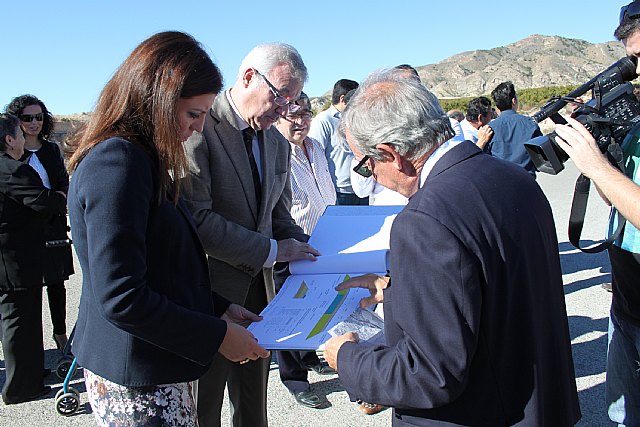 Valcárcel anuncia la construcción de un nuevo centro de salud en Fortuna y la remodelación de la carretera de La Garapacha - 1, Foto 1