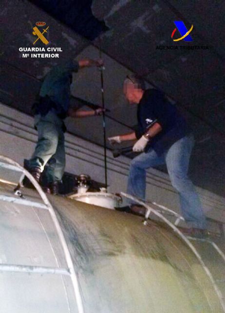 Detectadas una decena de infracciones por uso de gasoil 'rojo' en vehículos de una empresa de transportes - 1, Foto 1