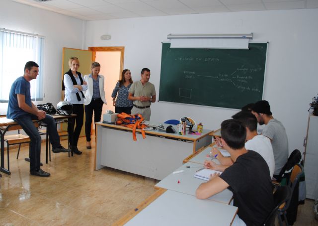 El montaje de redes eléctricas centra el nuevo curso del PCPI en Las Torres de Cotillas - 1, Foto 1