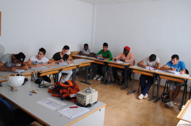 El montaje de redes eléctricas centra el nuevo curso del PCPI en Las Torres de Cotillas - 3, Foto 3