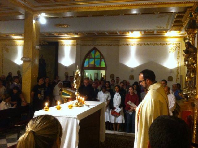 Más de 300 personas rezaron anoche por las vocaciones al sacerdocio - 1, Foto 1