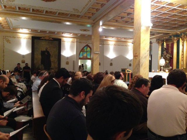 Más de 300 personas rezaron anoche por las vocaciones al sacerdocio - 3, Foto 3