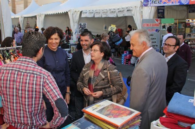 Inaugurada la Feria de Comercio en la que participan más de una veintena de comercios lumbrerenses - 2, Foto 2