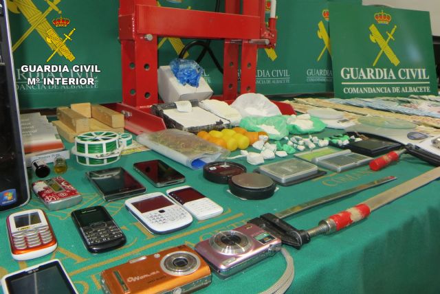 La Guardia Civil de Albacete detiene a 13 personas y desarticula un laboratorio de elaboración de cocaína - 4, Foto 4