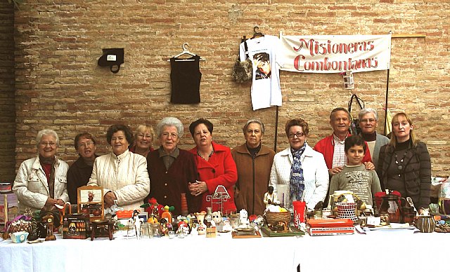 Mercadillo solidario a favor de las Misioneras Combonianas, Foto 1