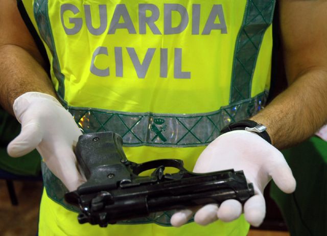 La Guardia Civil descabeza una organización criminal dedicada al tráfico de armas y drogas en Murcia - 3, Foto 3