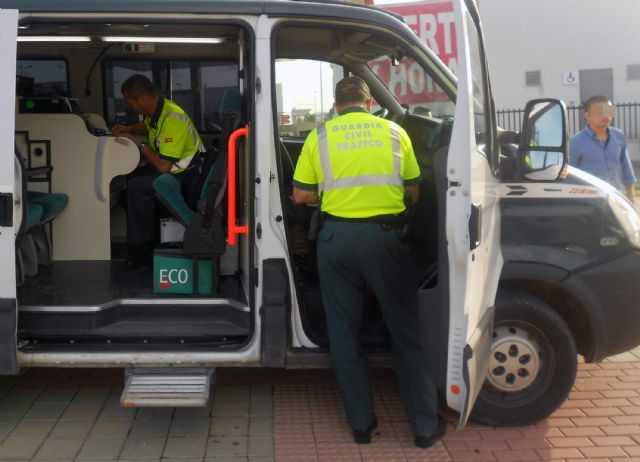La Guardia Civil detiene a un conductor que triplicaba la tasa de alcoholemia permitida mientras conducía acompañado de su hija de nueve años - 1, Foto 1