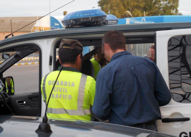 La Guardia Civil detiene a un conductor que triplicaba la tasa de alcoholemia permitida mientras conducía acompañado de su hija de nueve años - 3, Foto 3