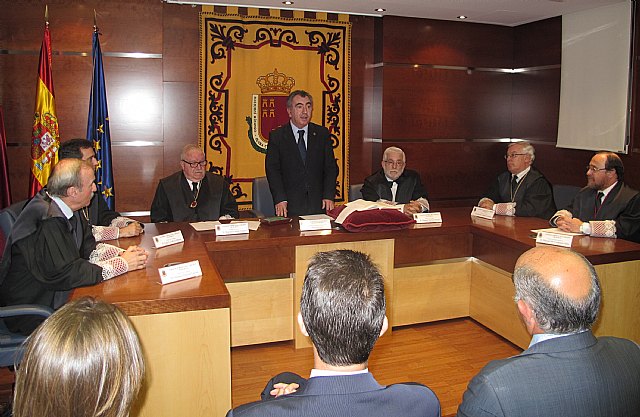 Campos subraya la gran labor del Consejo Jurídico para potenciar la seguridad jurídica en el ámbito administrativo de la Región - 1, Foto 1