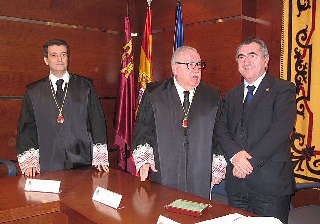 Campos subraya la gran labor del Consejo Jurídico para potenciar la seguridad jurídica en el ámbito administrativo de la Región - 2, Foto 2