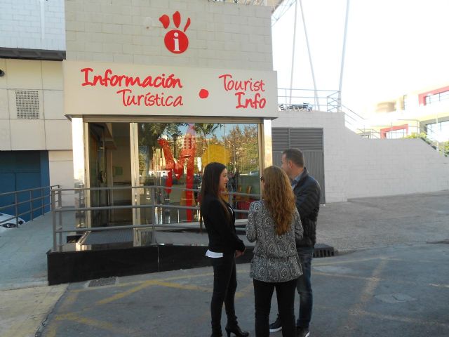 Un nuevo Punto de Información Turística atiende a los visitantes en Juan Carlos I - 1, Foto 1
