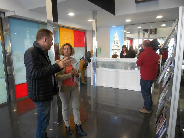 Un nuevo Punto de Información Turística atiende a los visitantes en Juan Carlos I - 2, Foto 2