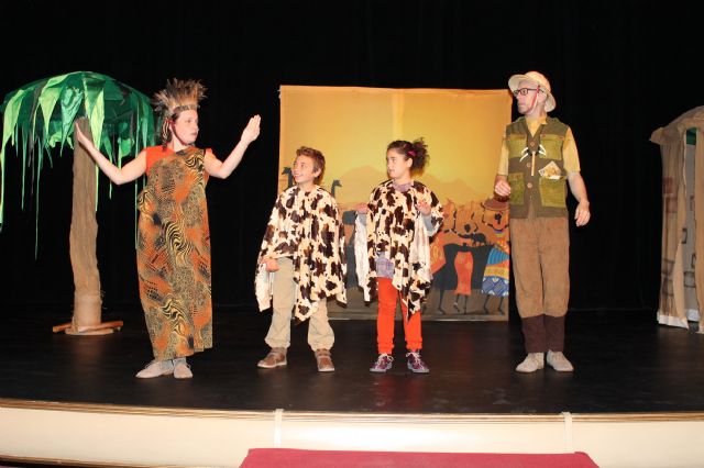 El Teatro Vico acoge tres jornadas de teatro en inglés por el que han pasado cerca de 1.600 niños y niñas de la localidad - 1, Foto 1