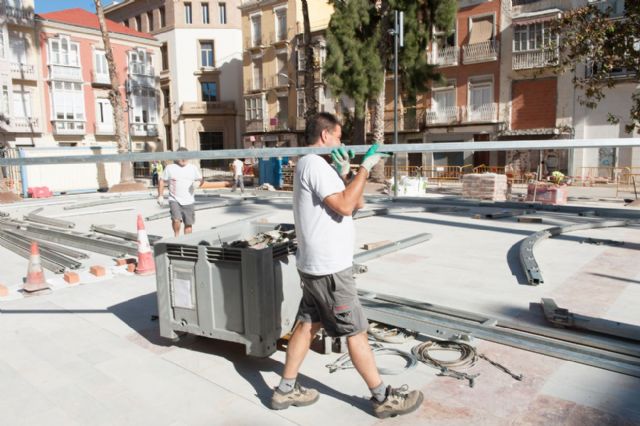 Empieza el montaje del belén en la plaza de San Francisco - 1, Foto 1