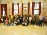 Mara Dolores Snchez saluda a estudiantes y profesores del colegio El Limonar y de centros de Rumana, Alemania, Turqua, Grecia, Polonia y Bulgaria