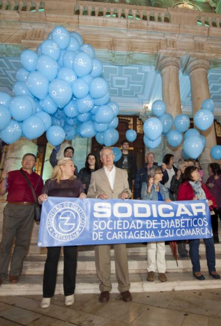 El Palacio Consistorial se tiñó de azul en el Día Mundial de la Diabetes - 4, Foto 4