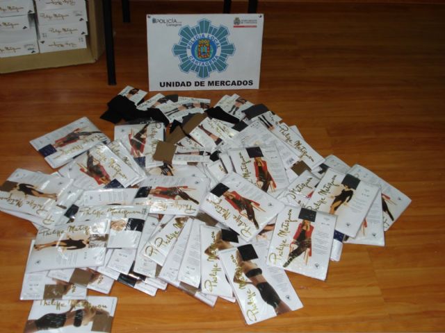 La Policía Local decomisa más de ocho mil falsificaciones y cinco toneladas de perecederos - 2, Foto 2