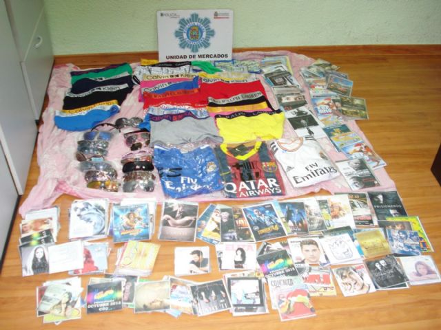 La Policía Local decomisa más de ocho mil falsificaciones y cinco toneladas de perecederos - 4, Foto 4