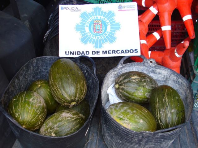 La Policía Local decomisa más de ocho mil falsificaciones y cinco toneladas de perecederos - 5, Foto 5