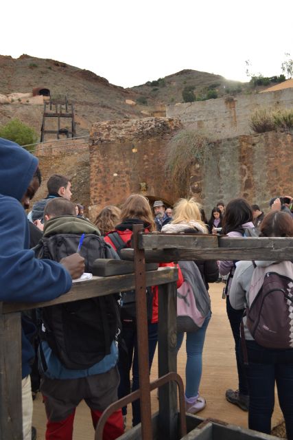 Medio centenar de estudiantes de la Complutense conocen la Sierra Minera guiados por un profesor de la Politécnica de Cartagena - 2, Foto 2