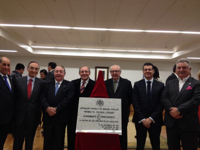 El Ayuntamiento de Torre-Pacheco recibe el premio Doctor Tolosa-Latour 2013 por su estudio de prevención de la obesidad infantil - 2, Foto 2