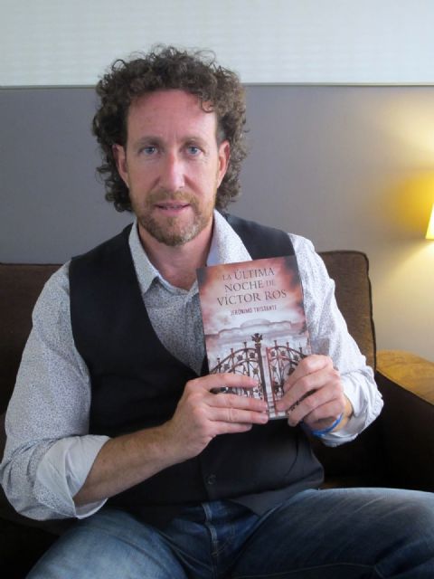 El escritor Jerónimo Tristante presenta mañana en Jumilla su novela La última noche de Víctor Ros - 1, Foto 1