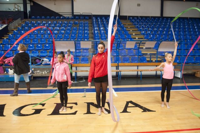 Los escolares disfrutan de la gimnasia rítmica y estética en el Pabellón Central - 5, Foto 5