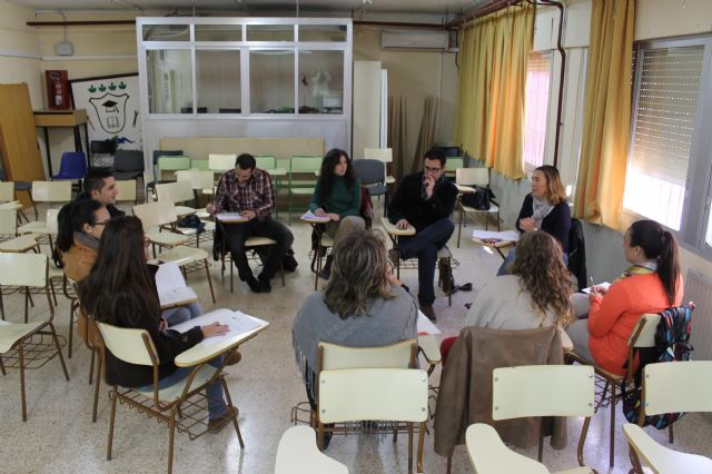 El concejal de Juventud se reúne con los nuevos corresponsales juveniles de los dos IES del municipio - 3, Foto 3