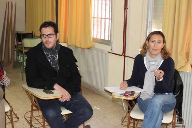 El concejal de Juventud se reúne con los nuevos corresponsales juveniles de los dos IES del municipio - 4, Foto 4