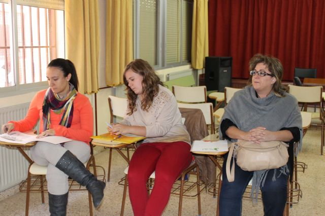 El concejal de Juventud se reúne con los nuevos corresponsales juveniles de los dos IES del municipio - 5, Foto 5