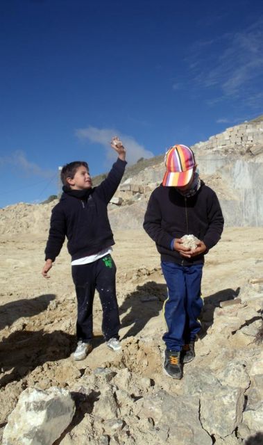 Grandes y pequeños disfrutaron de la mineralogía en el II taller Mineralízate - 1, Foto 1