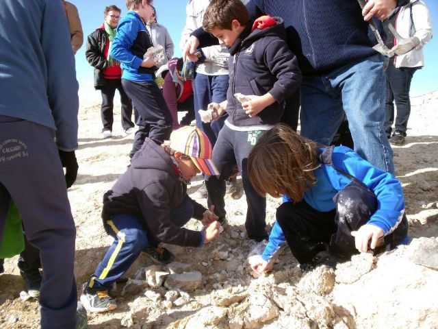 Grandes y pequeños disfrutaron de la mineralogía en el II taller Mineralízate - 2, Foto 2