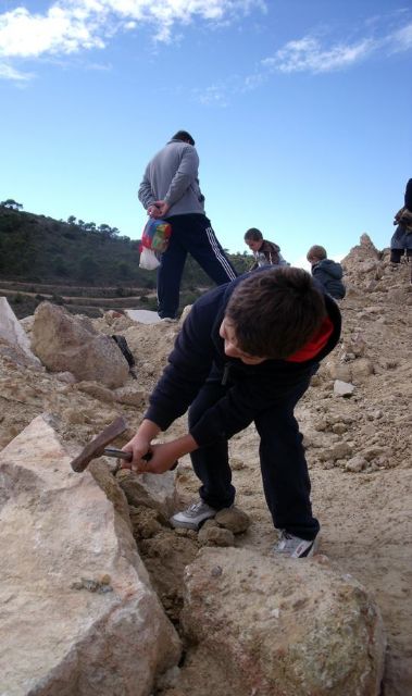 Grandes y pequeños disfrutaron de la mineralogía en el II taller Mineralízate - 5, Foto 5