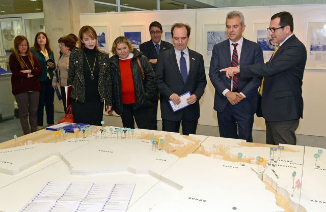 La Universidad de Murcia recibe la exposición de la arquitectura española en el mundo árabe - 1, Foto 1