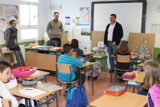 El Ayuntamiento vuelve a proponer a los niños de 5 de Primaria un concurso con envases de reciclado, Foto 4