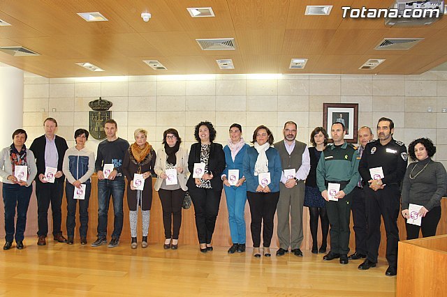 The Center for the Care of Victims of Domestic Violence presents its new action protocol, Foto 1