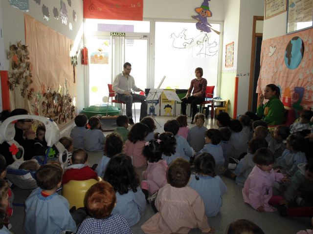 La escuela infantil Cativos Nuestra Señora de la Asunción baila al ritmo de la percusión de Julián Cantos - 2, Foto 2