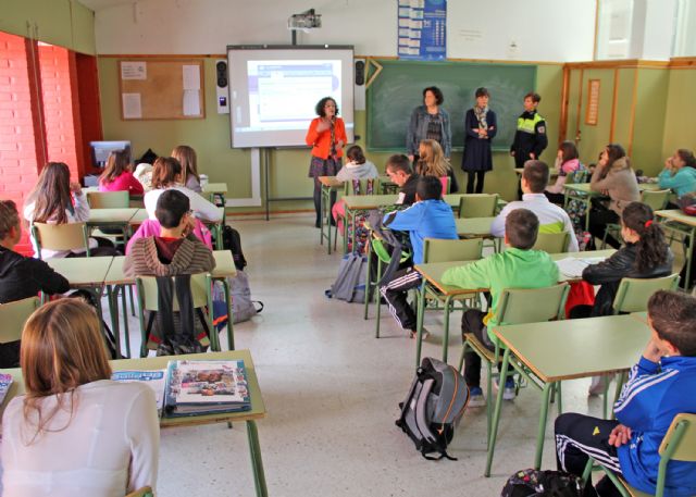 Más de 150 alumnos participan en la XI 'Campaña de Absentismo Escolar' en Puerto Lumbreras - 2, Foto 2