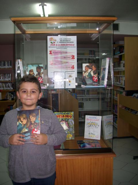 El niño Ismael Otálora es el primer ganador del nuevo programa infantil de animación a la lectura emprendido por la Biblioteca Municipal - 1, Foto 1