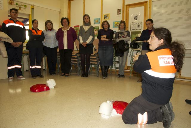 Voluntarios de Protección Civil colaboraron con el AMPA del Fulgencio Ruiz en una charla sobre atragantamiento y reanimación - 1, Foto 1
