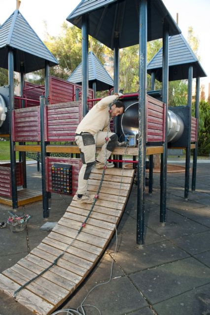 Infraestructuras pone a punto los juegos infantiles en los parques del municipio - 1, Foto 1