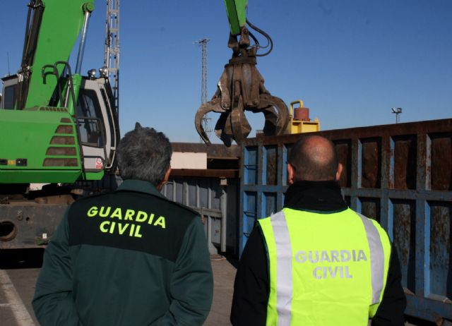 La Guardia Civil detiene e imputa a ms de un centenar de personas por robos en fincas y granjas de la Regin, Foto 4