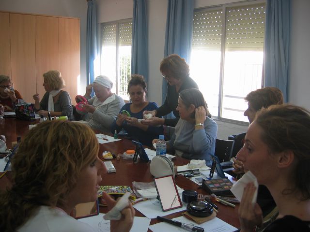 El taller de automaquillaje vuelve con éxito al programa del Banco del Tiempo - 1, Foto 1