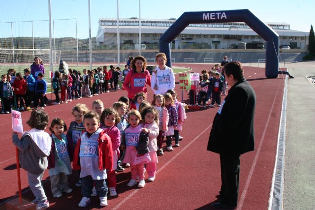 El Pérez Villanueva celebra el Día del Niño y del Maestro recogiendo casi 700 kilos de alimentos para familias necesitadas - 2, Foto 2