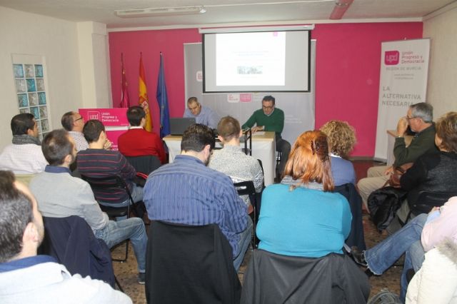 El Plan de Empleo Juvenil de Valcárcel, un escenario cartón piedra - 2, Foto 2