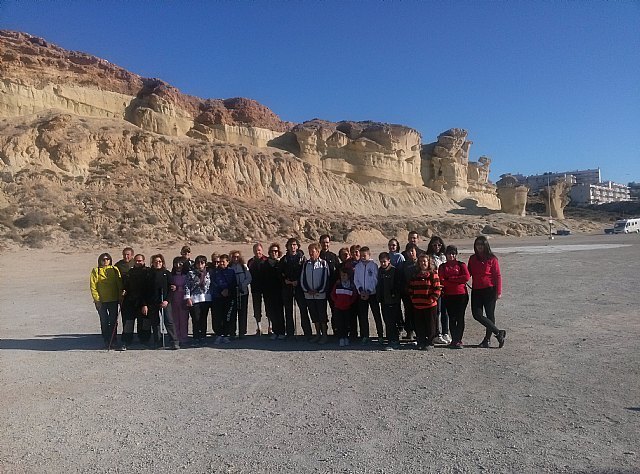 Caminata en contra de la violencia de género en Bolnuevo (Mazarrón), Foto 1