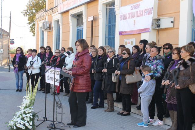 Jumilla expresa su repulsa a la Violencia de Género con una concentración y homenaje a las víctimas - 1, Foto 1